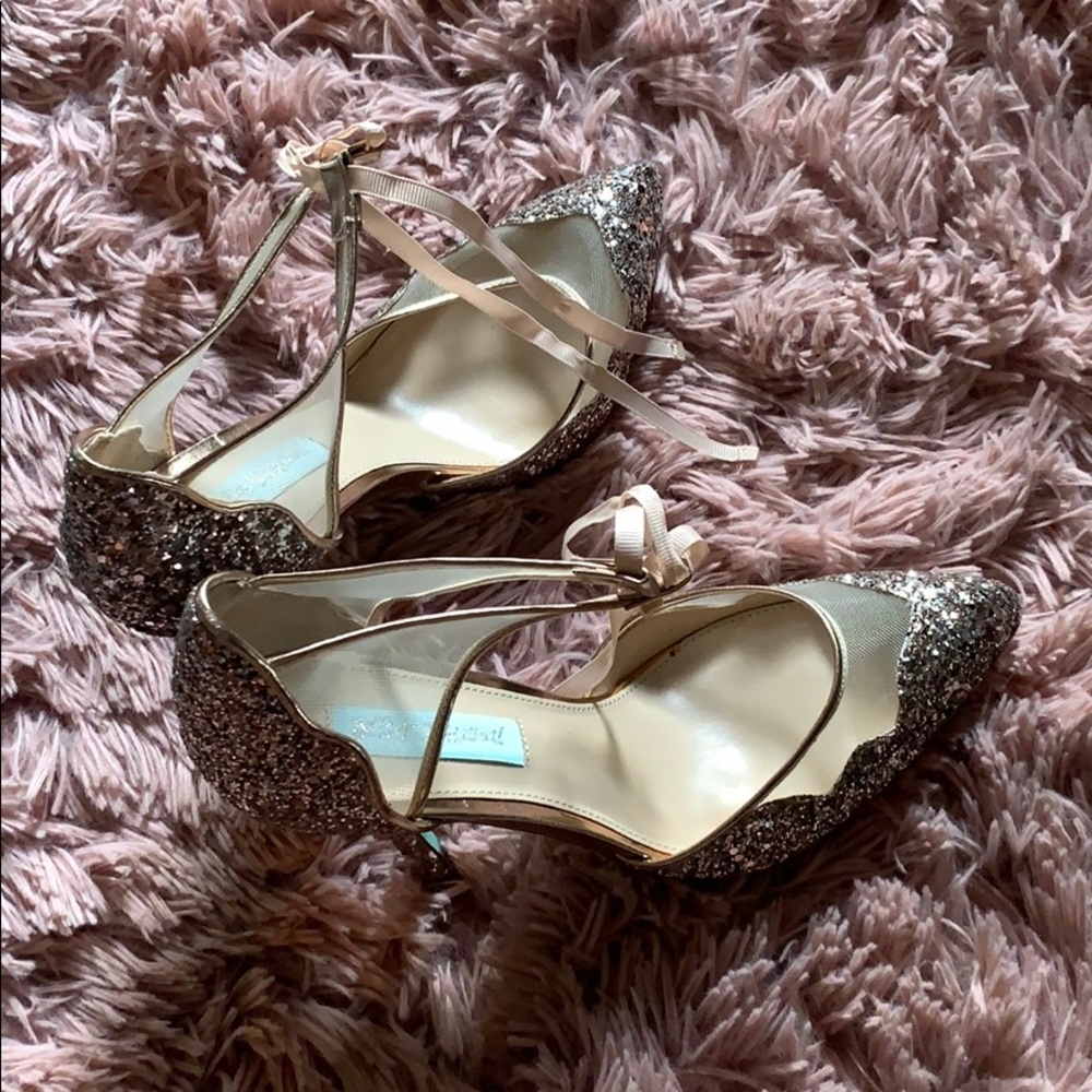 Glitter pumps